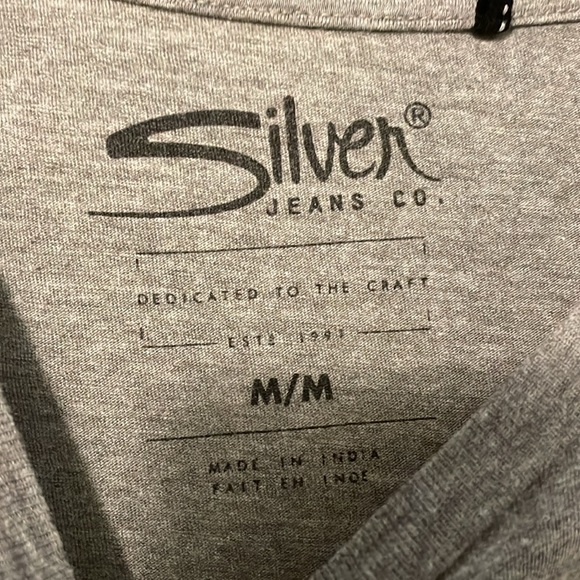 SilverJEANS Co. men’s medium gray T-shirt. In great condition. - Picture 2 of 3